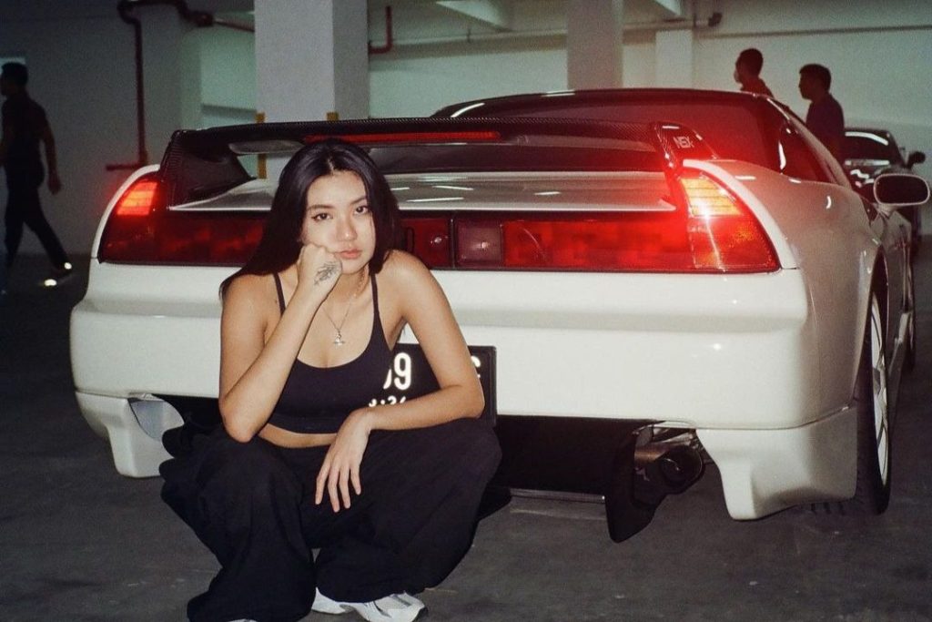 rachel florencia foto dengan mobil JDM