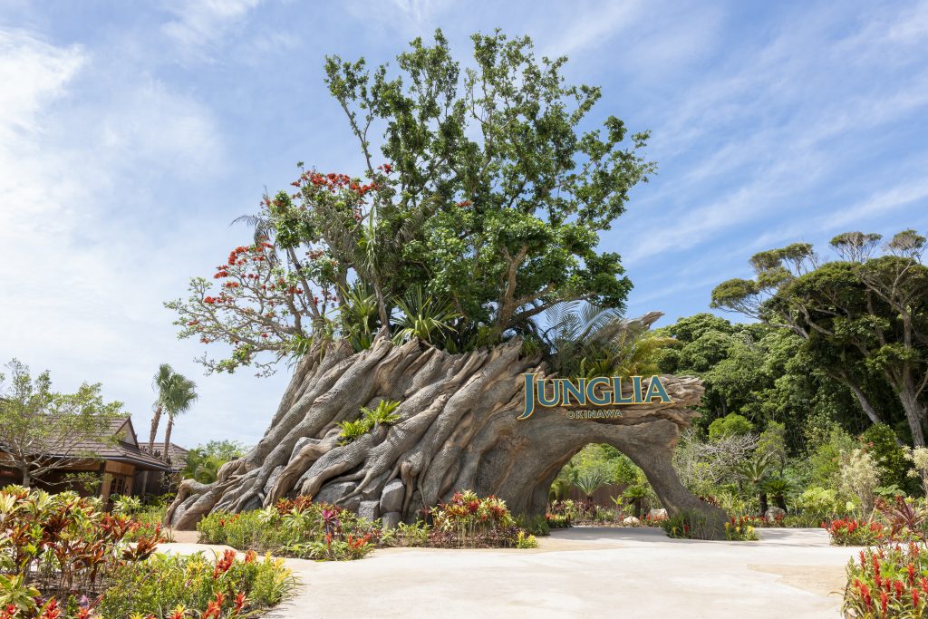Tempat Hiburan JUNGLIA OKINAWA di Jepang